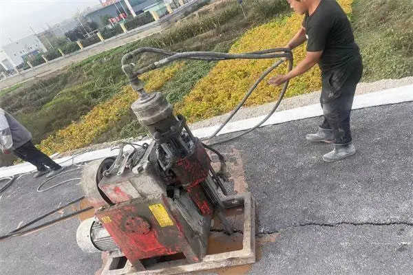 克东马路面下沉注浆加固